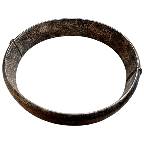 29 - Silver Hinged Bangle. 16.71g...