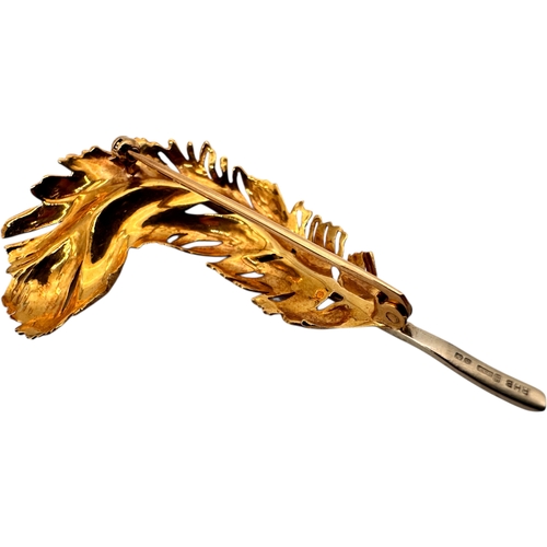 45 - Eighteen Carat Gold Feather Brooch. 9.94g...