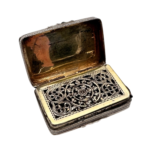 14 - Antique Silver Vinaigrette, Internal Hinge needs attention. 15.72g...