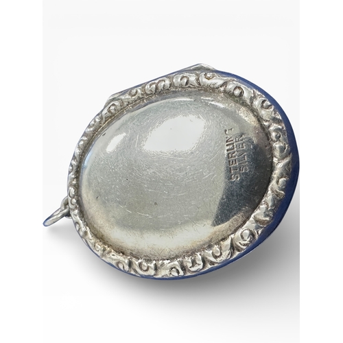 41 - Large Silver Photograph Locket. 8.46g...