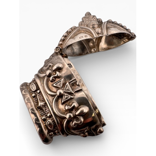 173 - Silver Crown Novelty Vesta Case. Birmingham 1901 by Joseph Hawkins. 33.83g