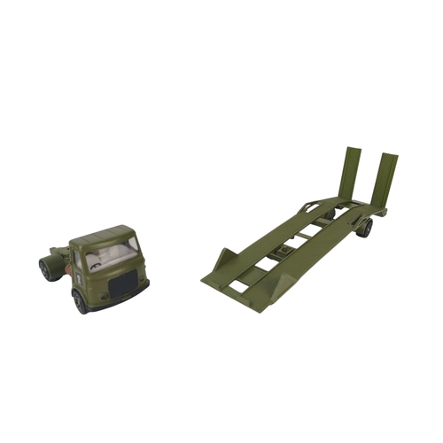 566 - Boxed Dinky Toys 616 AEC Artic Transporter with Chieftain Tank – netting and shells present