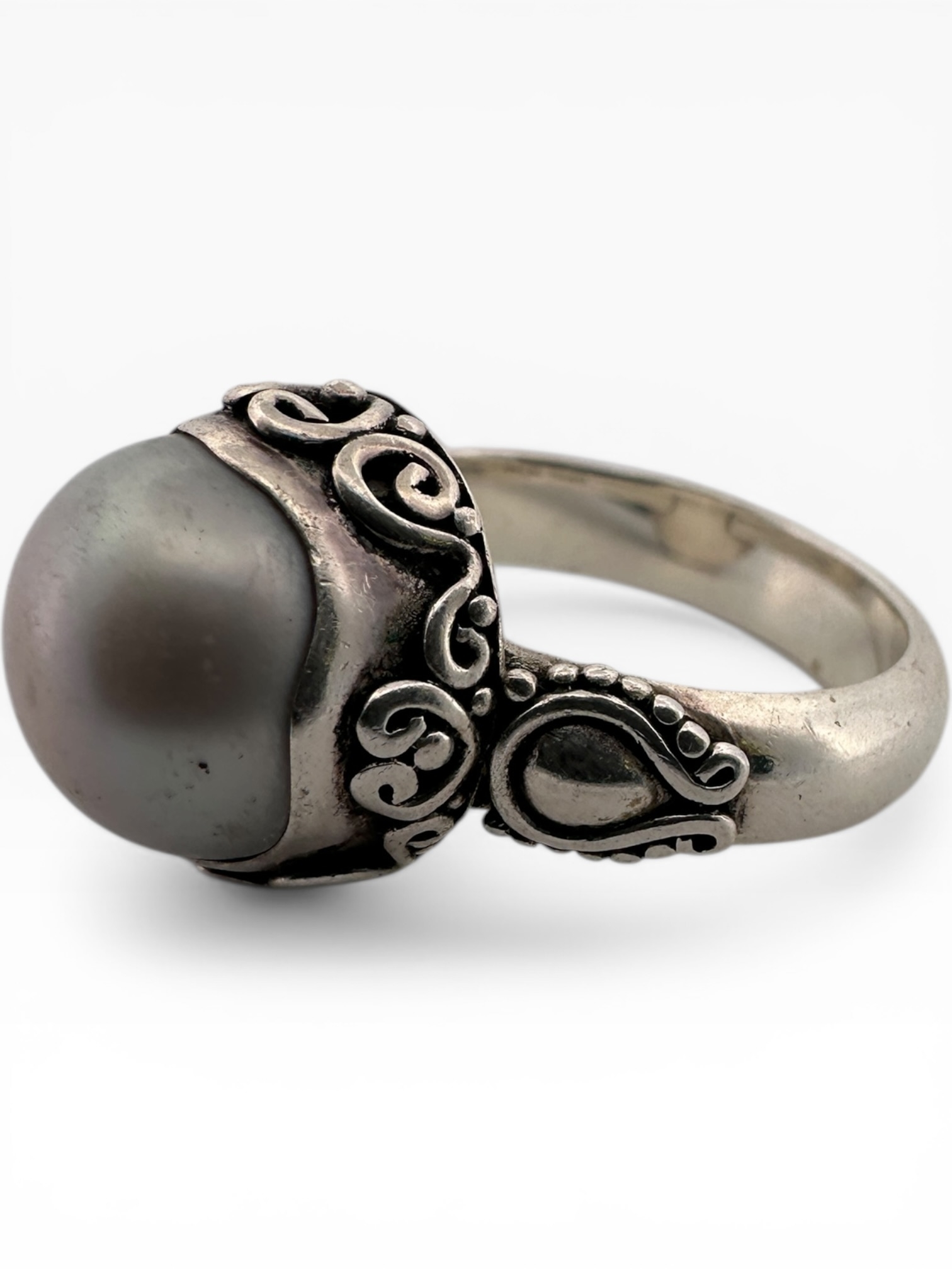925 Silver and Pearl Ring by Suarti. Size R. 8.46g