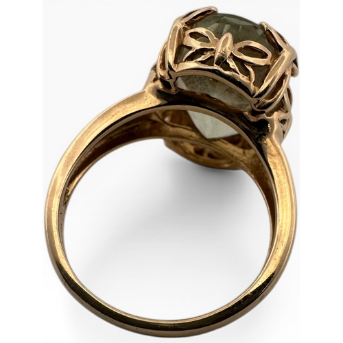 181 - Nine Carat Gold Ring set with Large Aquamarine style Stone. Size P. 6.58g