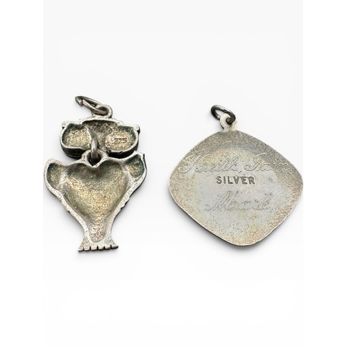 4 - Silver Articulated Owl Pendant and St Christopher Pendant. 5,46g...