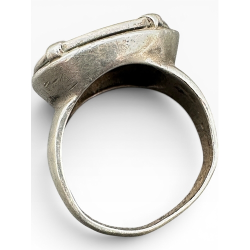 46 - Antique Silver Sixpence Ring 5.9g...