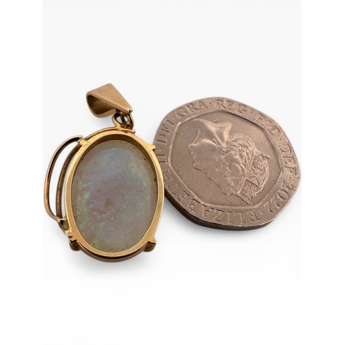 40 - Eighteen Carat Gold and Opal Pendant. 4.79g...