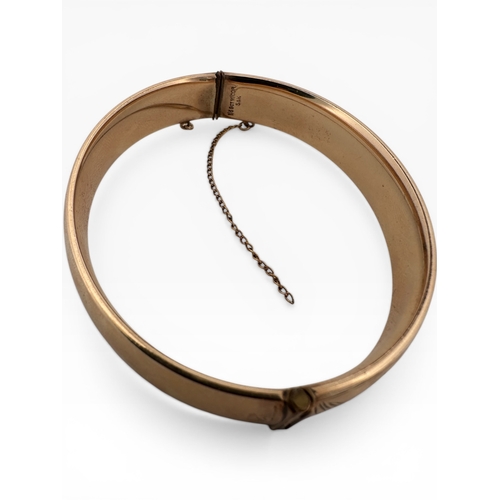 42 - 1/5 Nine Carat Metal Core Bangle Hinged Bangle. 22.61g gross...