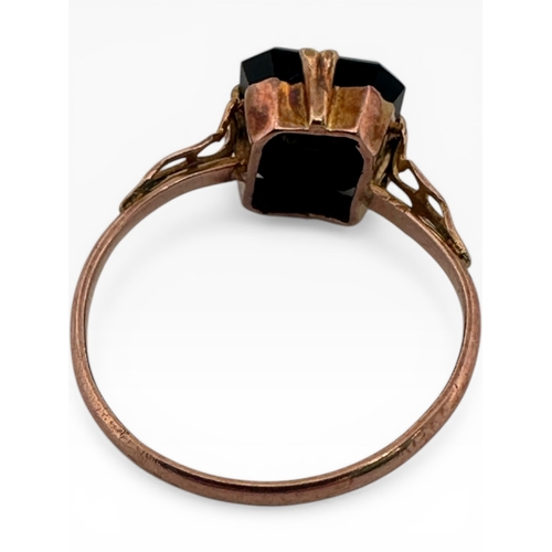 43 - Antique Nine Carat Rose Gold Mourning Ring set with Onyx and the Initial 'B'. Size M. 1.6g...