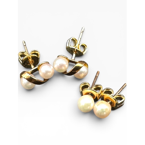 54 - Two Pairs of Nine Carat Gold and Pearl Earrings. 1.29g...