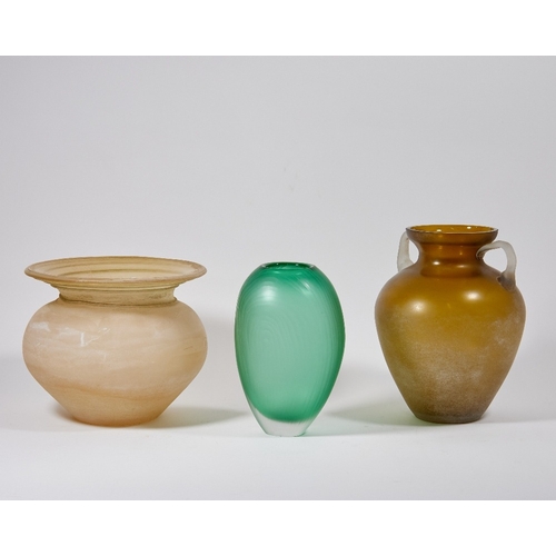 21 - Two Italian Scavo glass vases, late 20th century, the first of amphora shape with twin handles to th... 