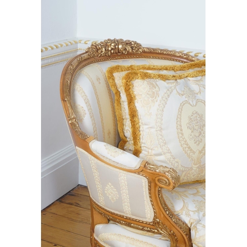 139 - LOUIS XVI STYLE PARCEL GILT CHAISE LONGUE