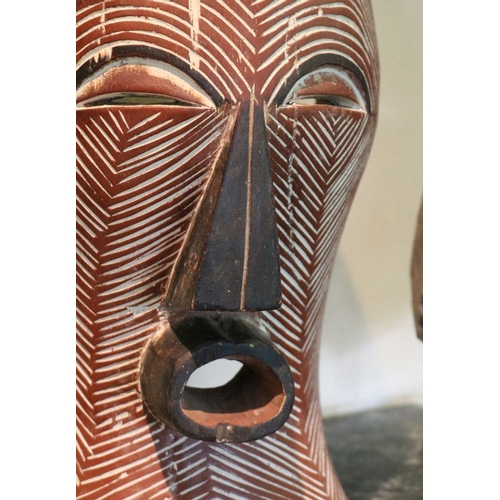 195 - AFRICAN CEREMONIAL TRIBAL MASK