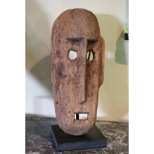 196 - AFRICAN CEREMONIAL TRIBAL MASK