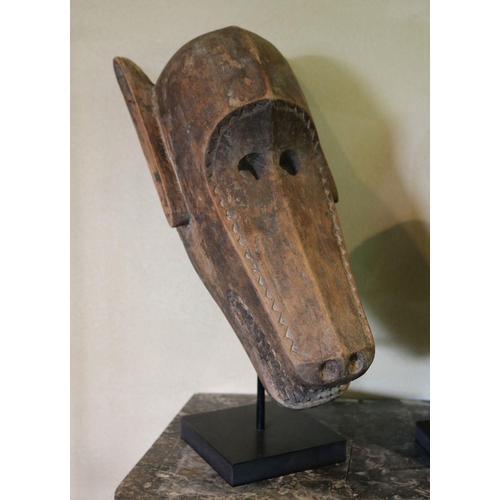 197 - AFRICAN CEREMONIAL TRIBAL MASK