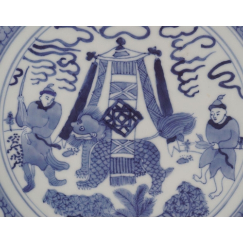 318 - CHINESE BLUE AND WHITE PORCELAIN CHARGER