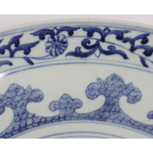 318 - CHINESE BLUE AND WHITE PORCELAIN CHARGER