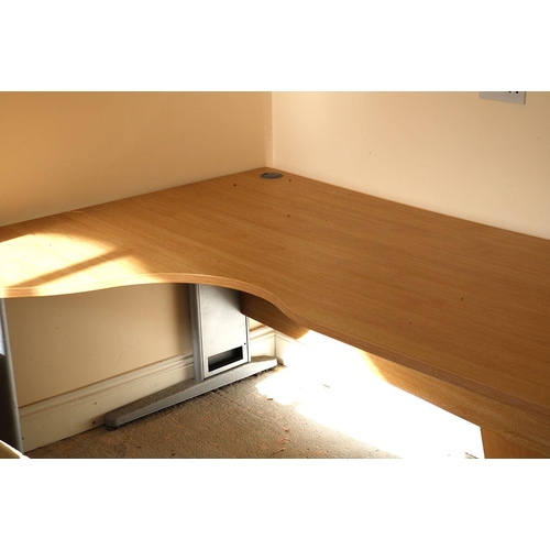 384 - MODERN OFFICE DESK