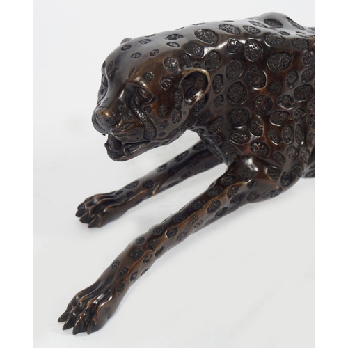 475 - BRONZE SCULPTURE OF A CHEETAH