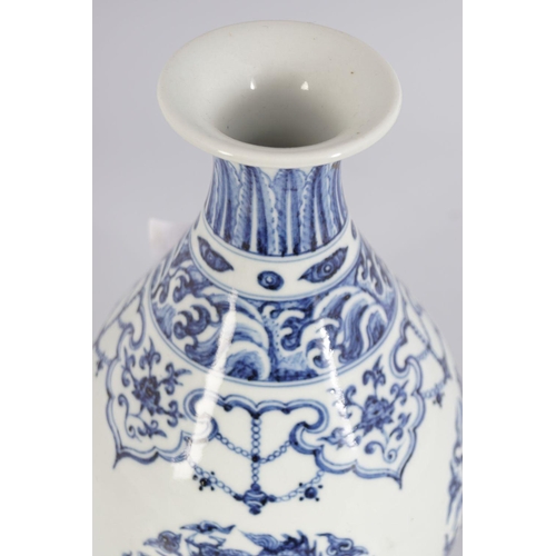 688 - CHINESE BLUE AND WHITE VASE