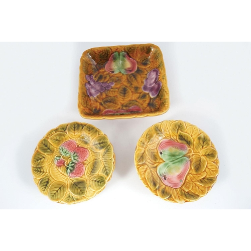 690 - SET OF SIX MAJOLICA FRUIT PLATES