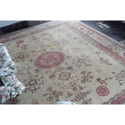 18 - LARGE EARLY 20TH-CENTURY INDIAN CARPET