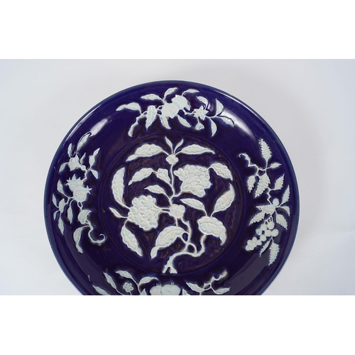 161 - LARGE CHINESE QING BLUE AND WHITE CHARGER