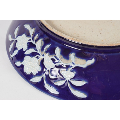 161 - LARGE CHINESE QING BLUE AND WHITE CHARGER