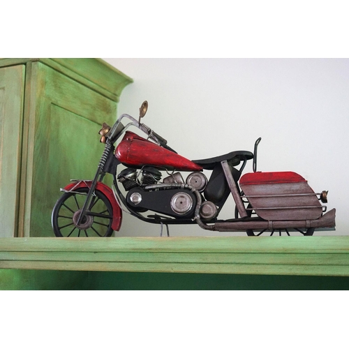 179 - SCALED MODEL OF A VINTAGE MOTORBIKE