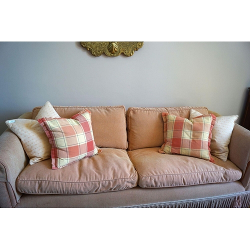 406 - LOT OF 4 CUSHIONS