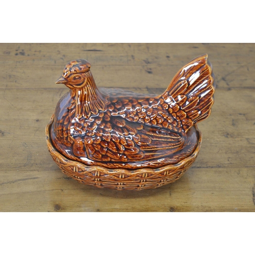 40 - GLAZED POTTERY HEN ON NEST