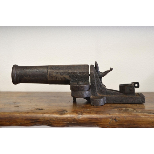 54 - 19TH-CENTURY IRON POACHER'S GATE GUN