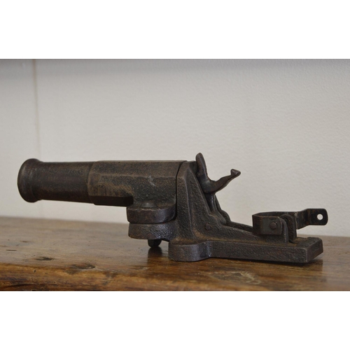 54 - 19TH-CENTURY IRON POACHER'S GATE GUN