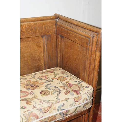 211 - 19TH-CENTURY GOTHIC CARVED OAK HALL SEAT