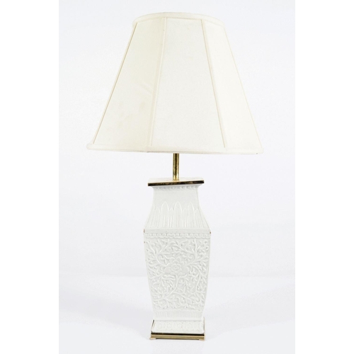25 - CHINESE BLANC DE CHINE VASE STEMMED TABLE LAMP