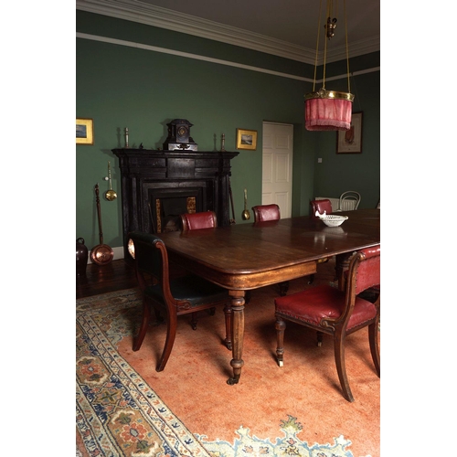 424 - WILLIAM IV MAHOGANY DINING TABLE