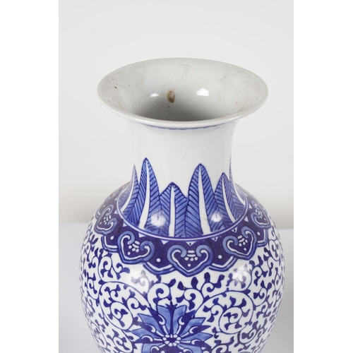 480 - CHINESE BLUE & WHITE VASE