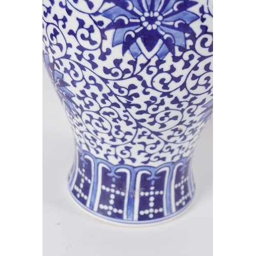 480 - CHINESE BLUE & WHITE VASE