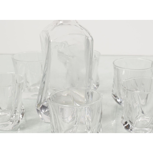 552 - DIMPLE GLASS DECANTER