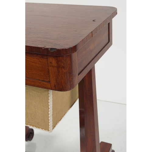 562 - WILLIAM IV MAHOGANY OCCASIONAL TABLE