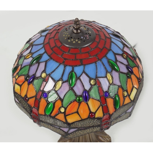 600 - TIFFANY STYLE TABLE LAMP