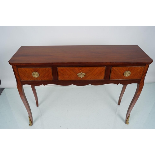 620 - 18TH-CENTURY FRENCH SIDE TABLE