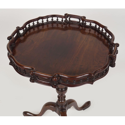 156 - SMALL 18TH-CENTURY CHIPPENDALE TEA TABLE