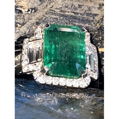 237 - 18CT. WHITE GOLD NATURAL COLOMBIAN EMERALD RING