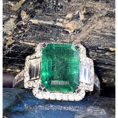 237 - 18CT. WHITE GOLD NATURAL COLOMBIAN EMERALD RING