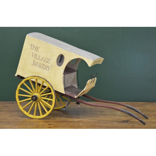 125 - SCALE MODEL OF A HORSE-DRAWN CART