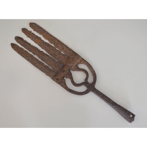 147 - 18TH-CENTURY IRON EEL FORK