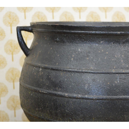 280 - 19TH-CENTURY CAST IRON SKILLET COOKING POT