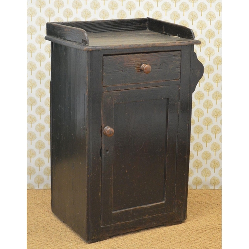 317 - 19TH-CENTURY PINE CABINET