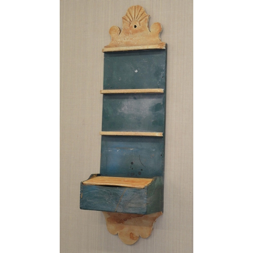 32 - 19TH-CENTURY WALL-MOUNTED PINE SPOON RACK